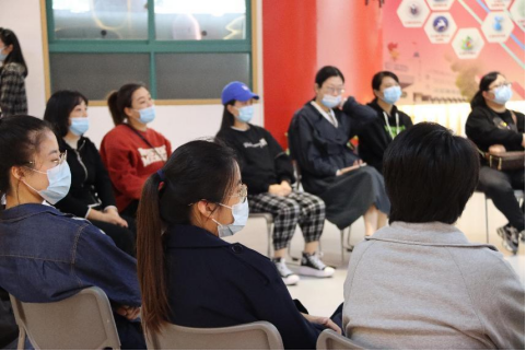 千岗“童”行，共筑美好——杏吧
家庭教育研究院巾帼文明岗服务行